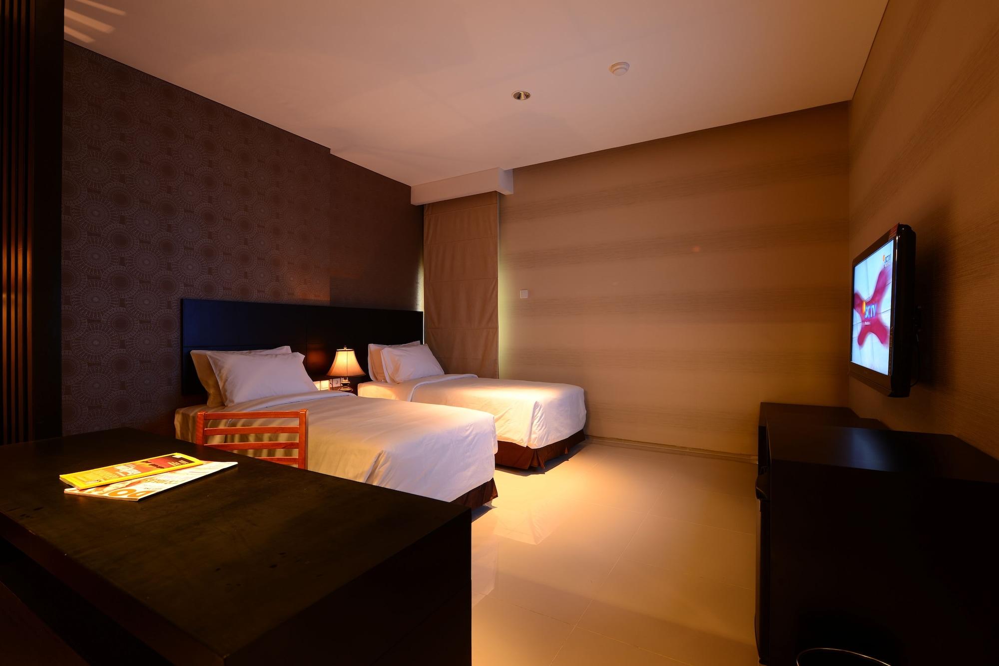 Emilia Hotel by Amazing Palembang Esterno foto