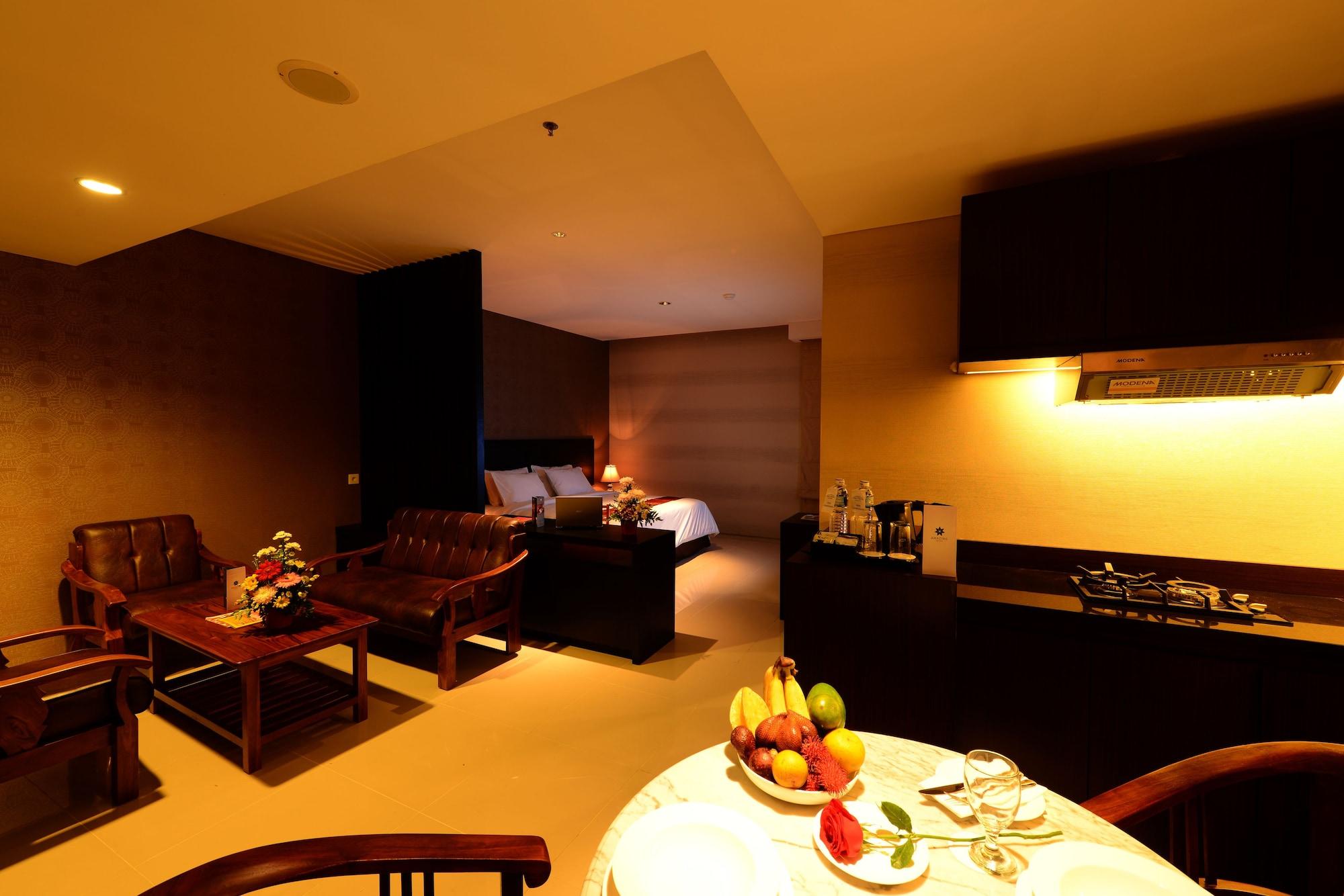 Emilia Hotel by Amazing Palembang Esterno foto