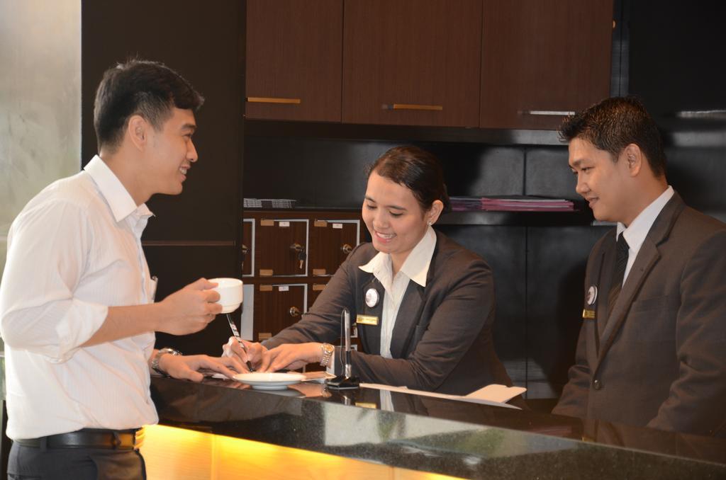 Emilia Hotel by Amazing Palembang Esterno foto
