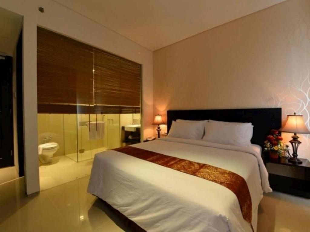 Emilia Hotel by Amazing Palembang Esterno foto