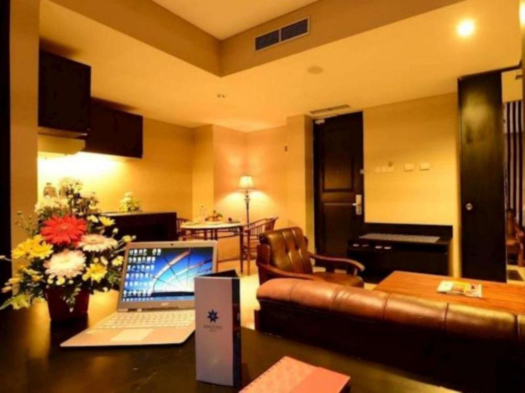Emilia Hotel by Amazing Palembang Esterno foto