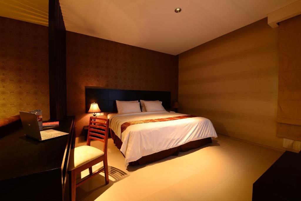 Emilia Hotel by Amazing Palembang Esterno foto