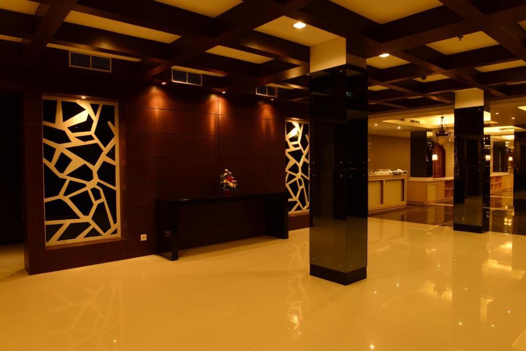Emilia Hotel by Amazing Palembang Esterno foto
