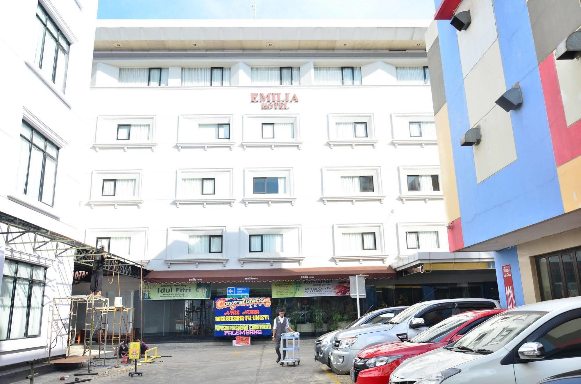 Emilia Hotel by Amazing Palembang Esterno foto