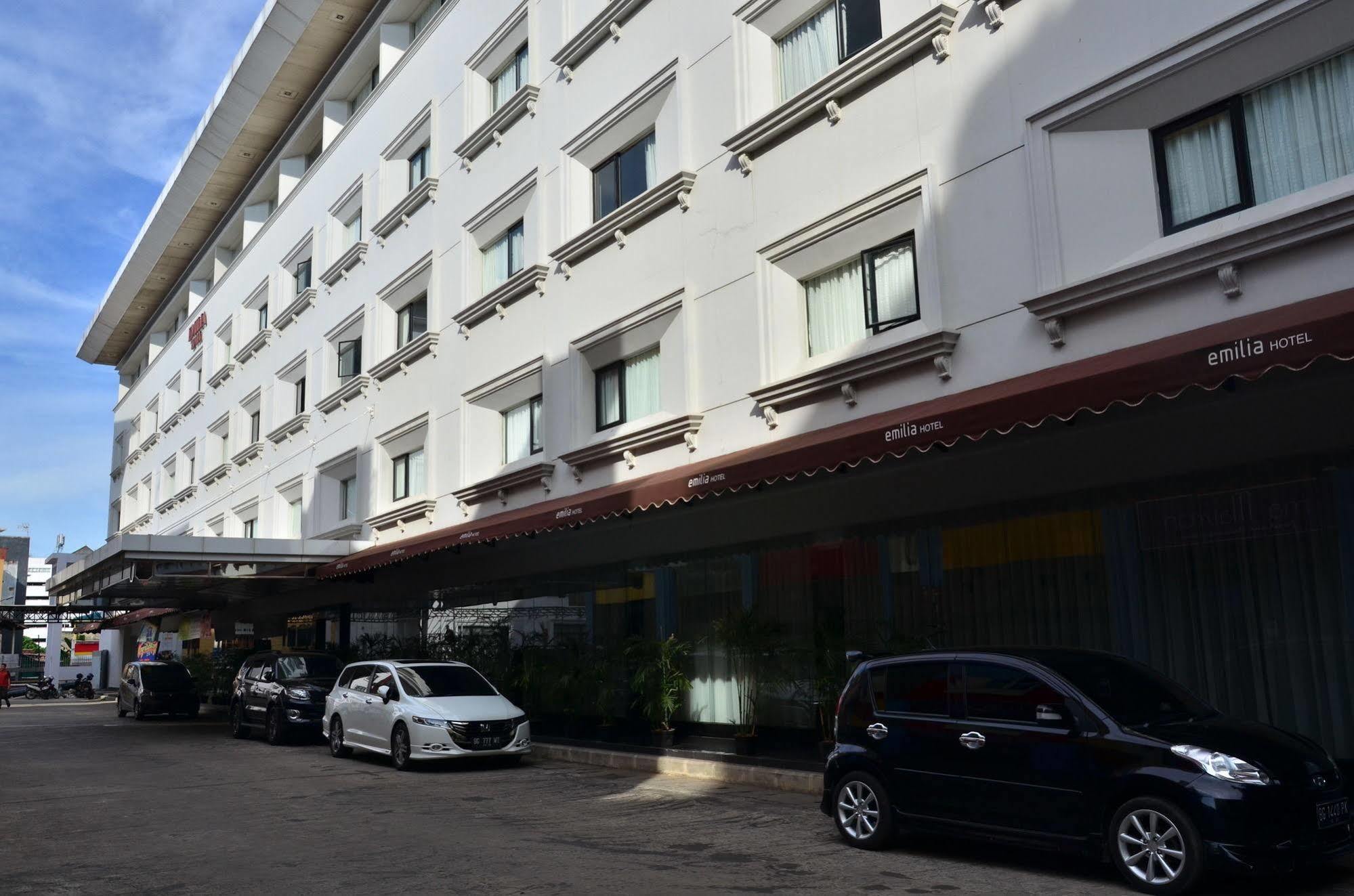 Emilia Hotel by Amazing Palembang Esterno foto